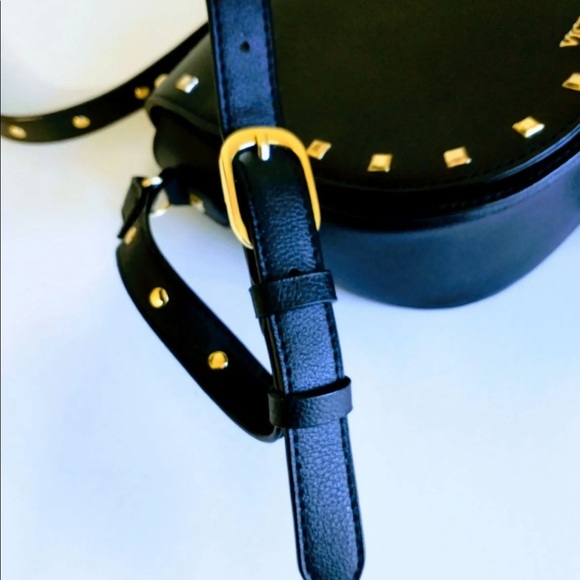 🎉🎈HOST PICK🎉🎈VICTORIA’s SECRET CROSSBODY STUDDED SADDLE BAG - Picture 15 of 16